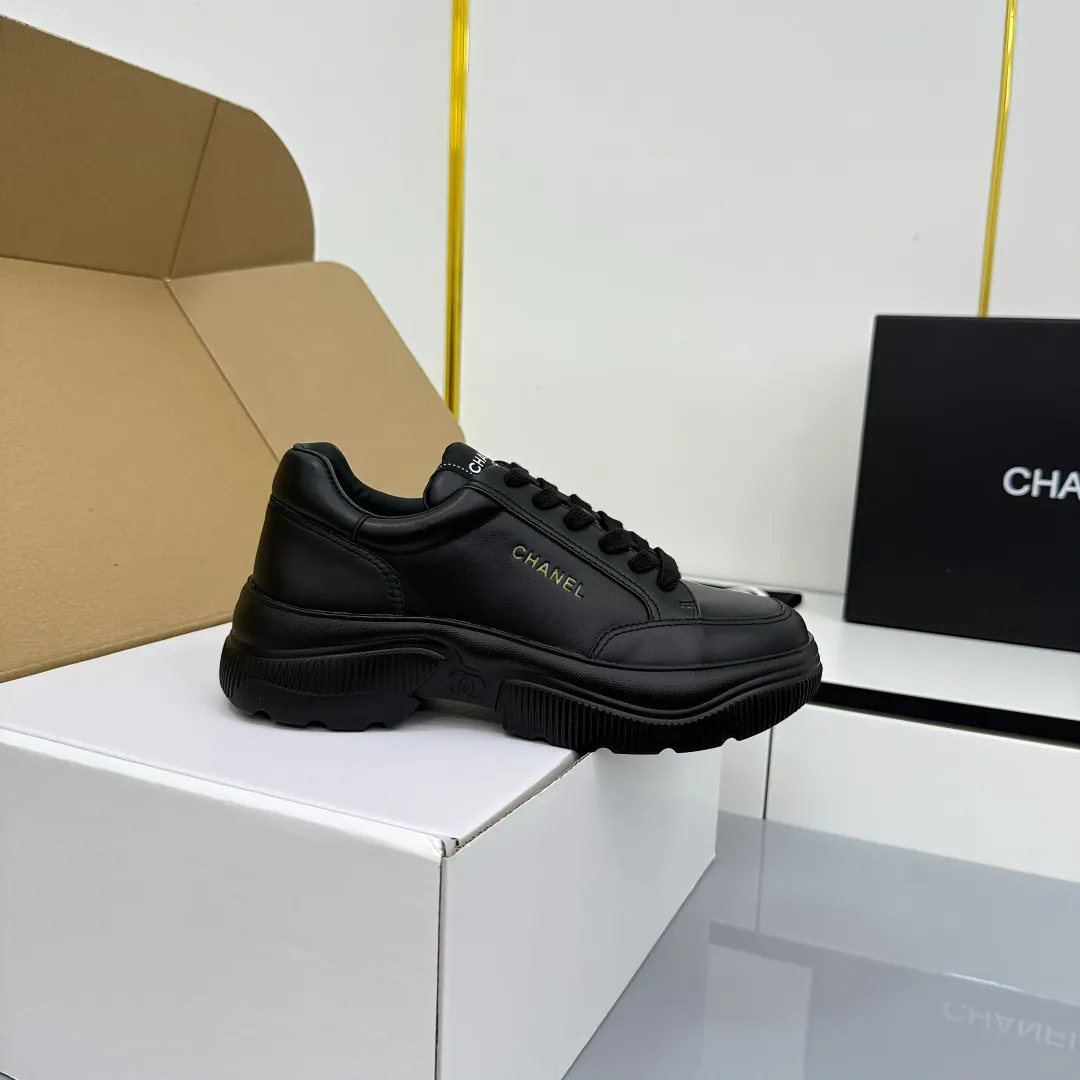 👟👟Ex-factory price 620👟👟 Chanel bread shoes ~ original calfskin panda shoes Chanel 25C latest hot style panda black and white sports shoes casual sneakers Xiaoxiang hot item classic black and white panda color coco girls must pay Fabric: original custom mixed sheepskin lining: original imported breathable mesh lining outsole: Original molded rubber + TPU combination Size: Women's 35-41